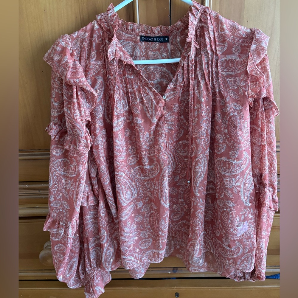 NWOT Thread & Dot Top